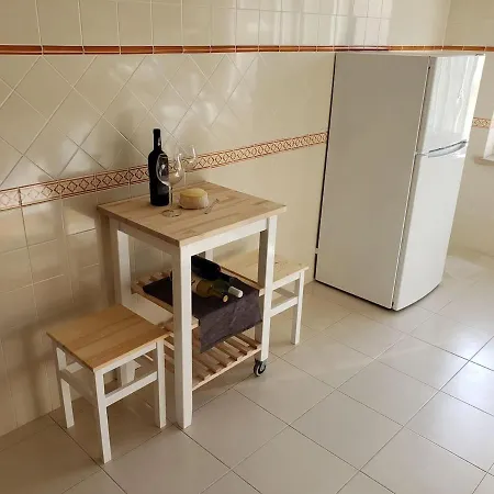 Silver Coast Luxury Suites - On The Beach *